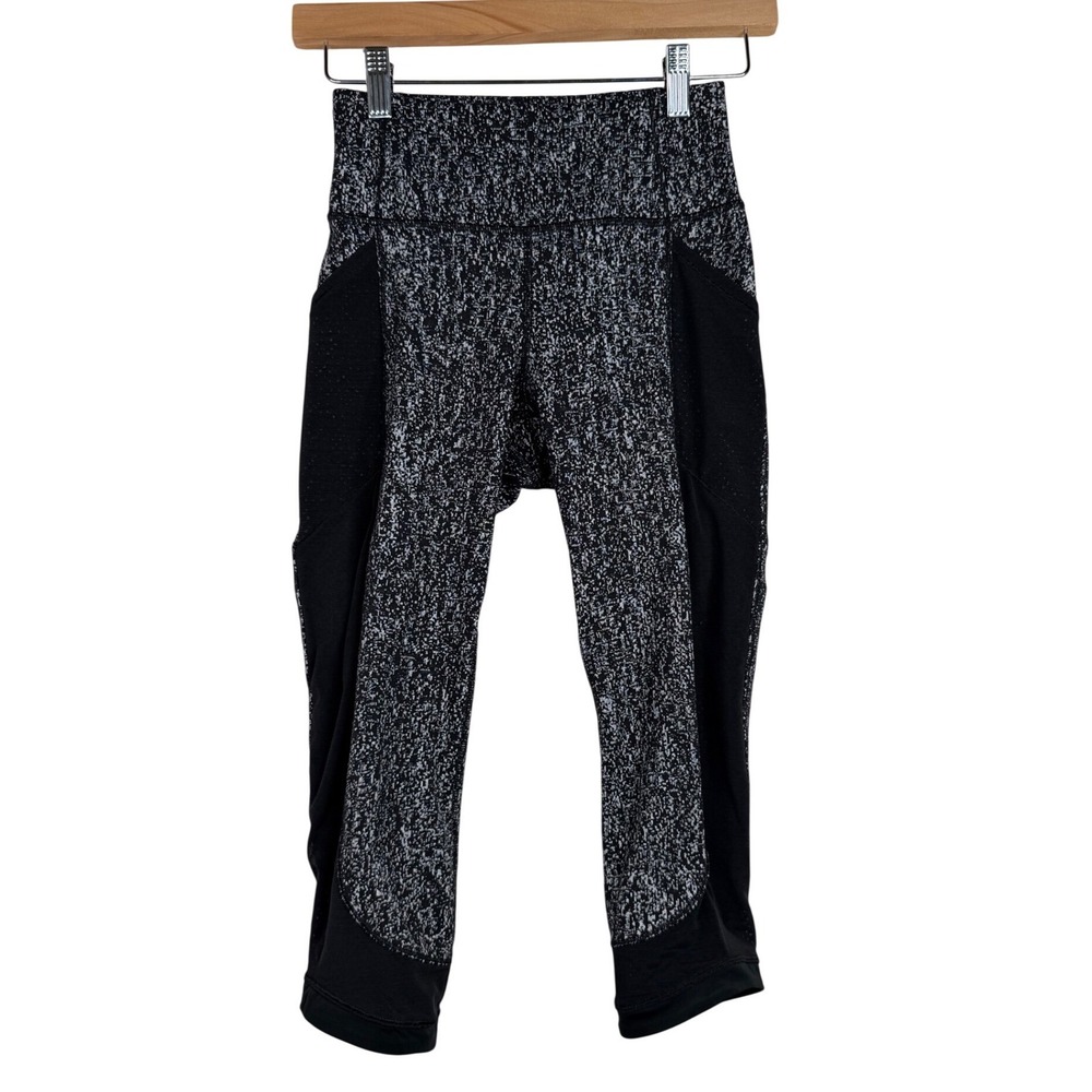 Lululemon Fit Physique Crop Mesh Detail Leggings size 0 Gray/Black